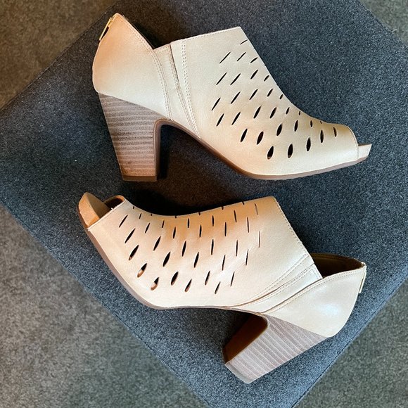 Clarks Shoes - Clarks Artisan Okena Posh Dress Pumps